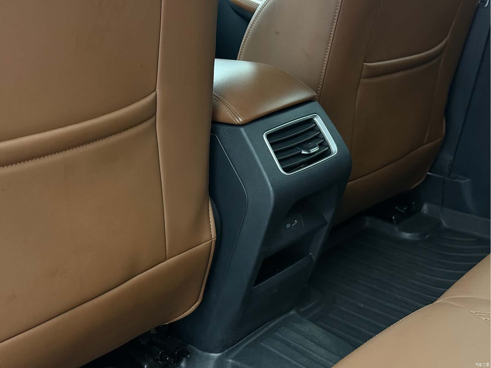 Geely X6, 2023 15