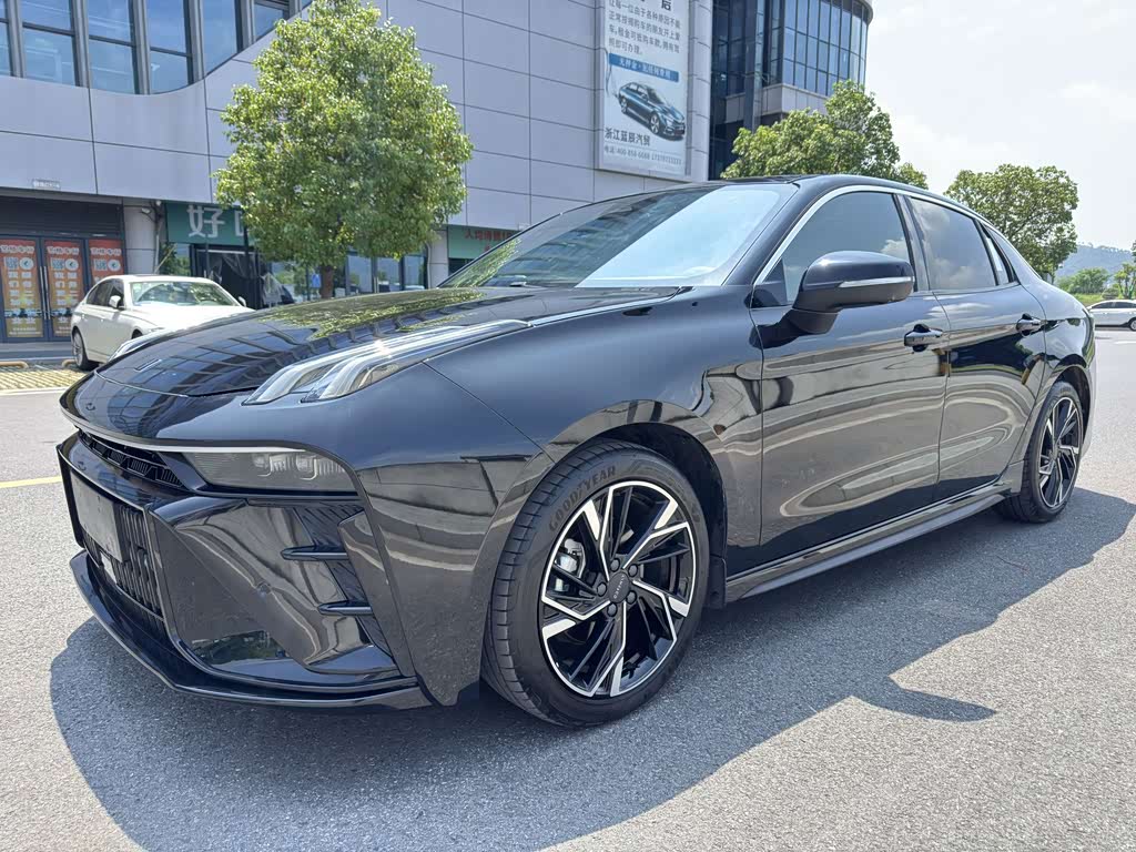 Lynk & Co 03