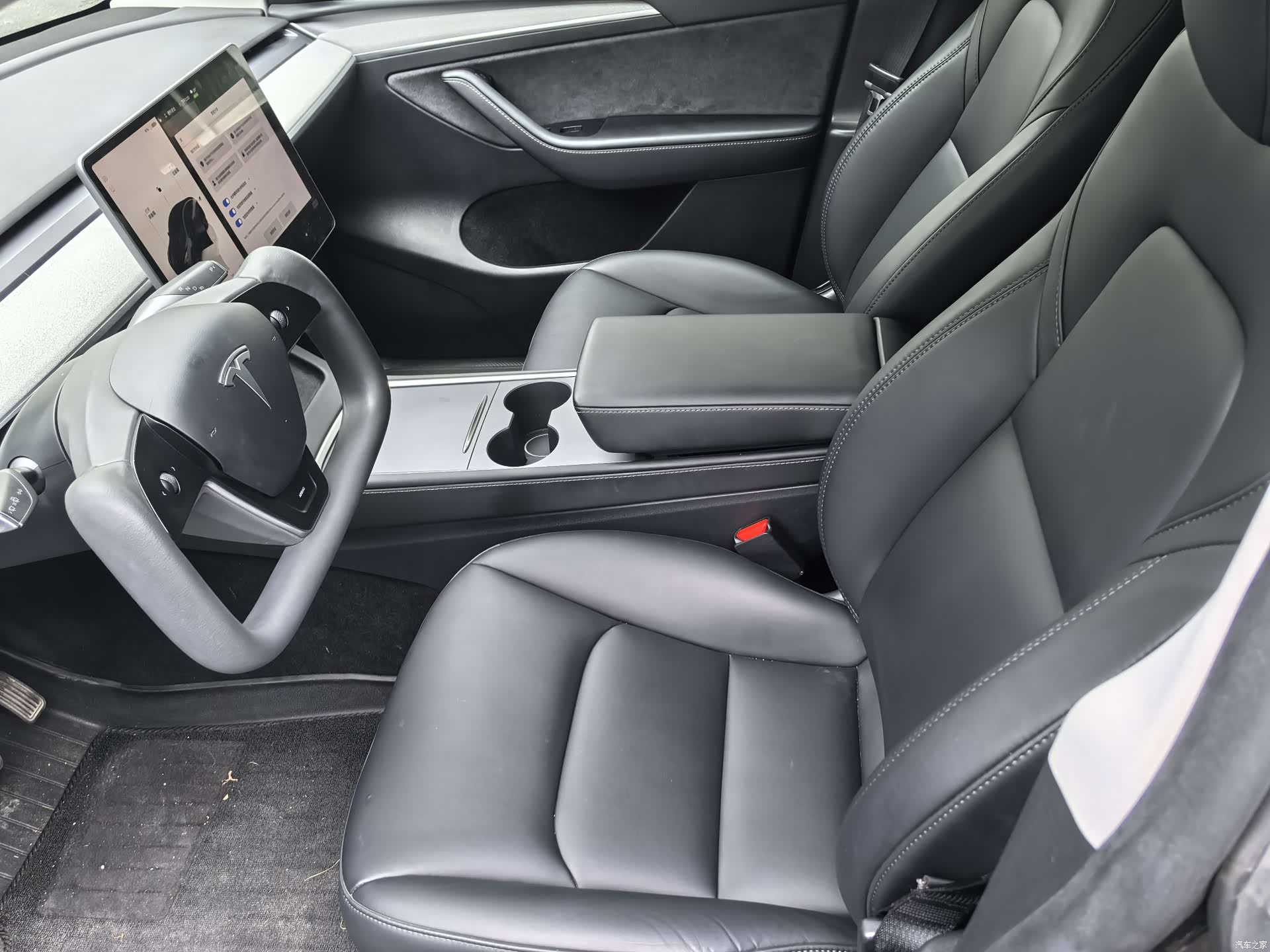 Tesla Model Y, 2024 13