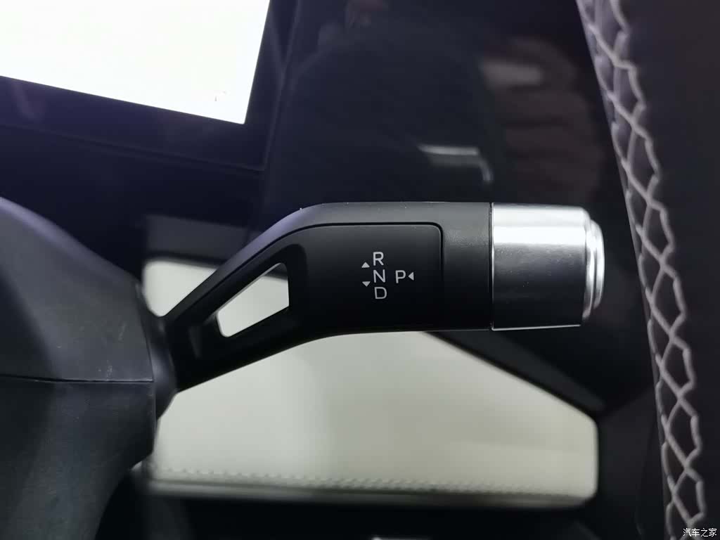 Geely Galaxy L7, 2024 13