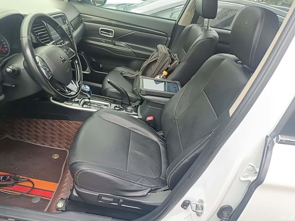 Mitsubishi Outlander, 2018 15