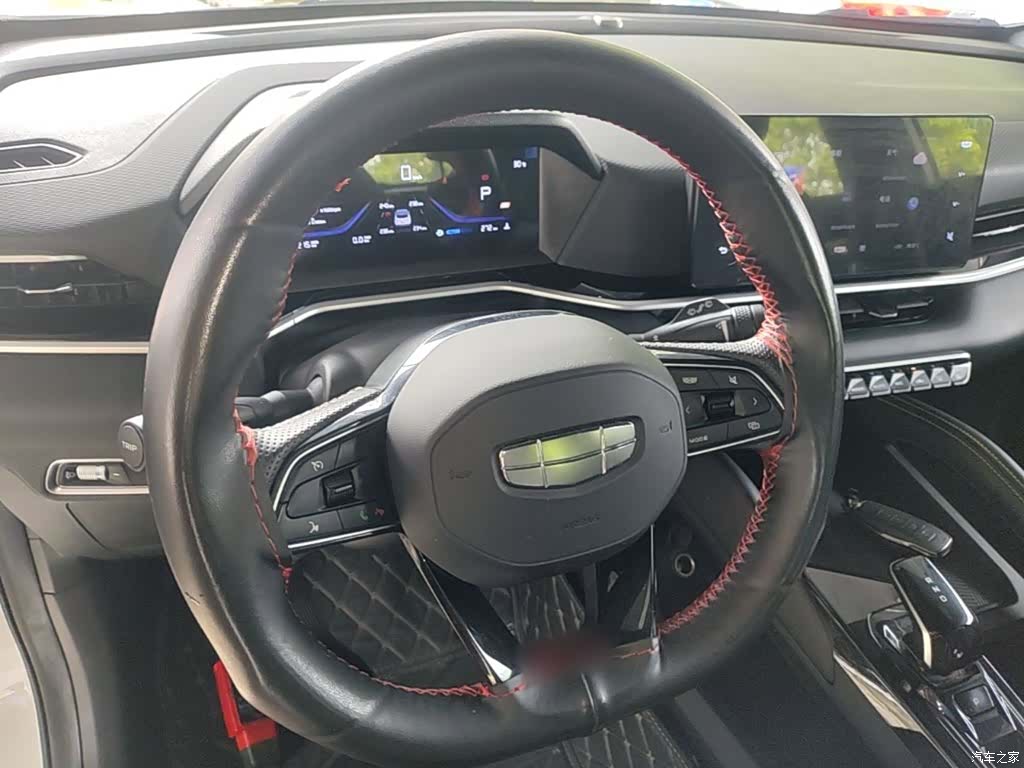Geely Coolray, 2025 11