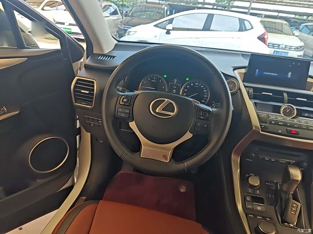 Lexus NX, 2015 11