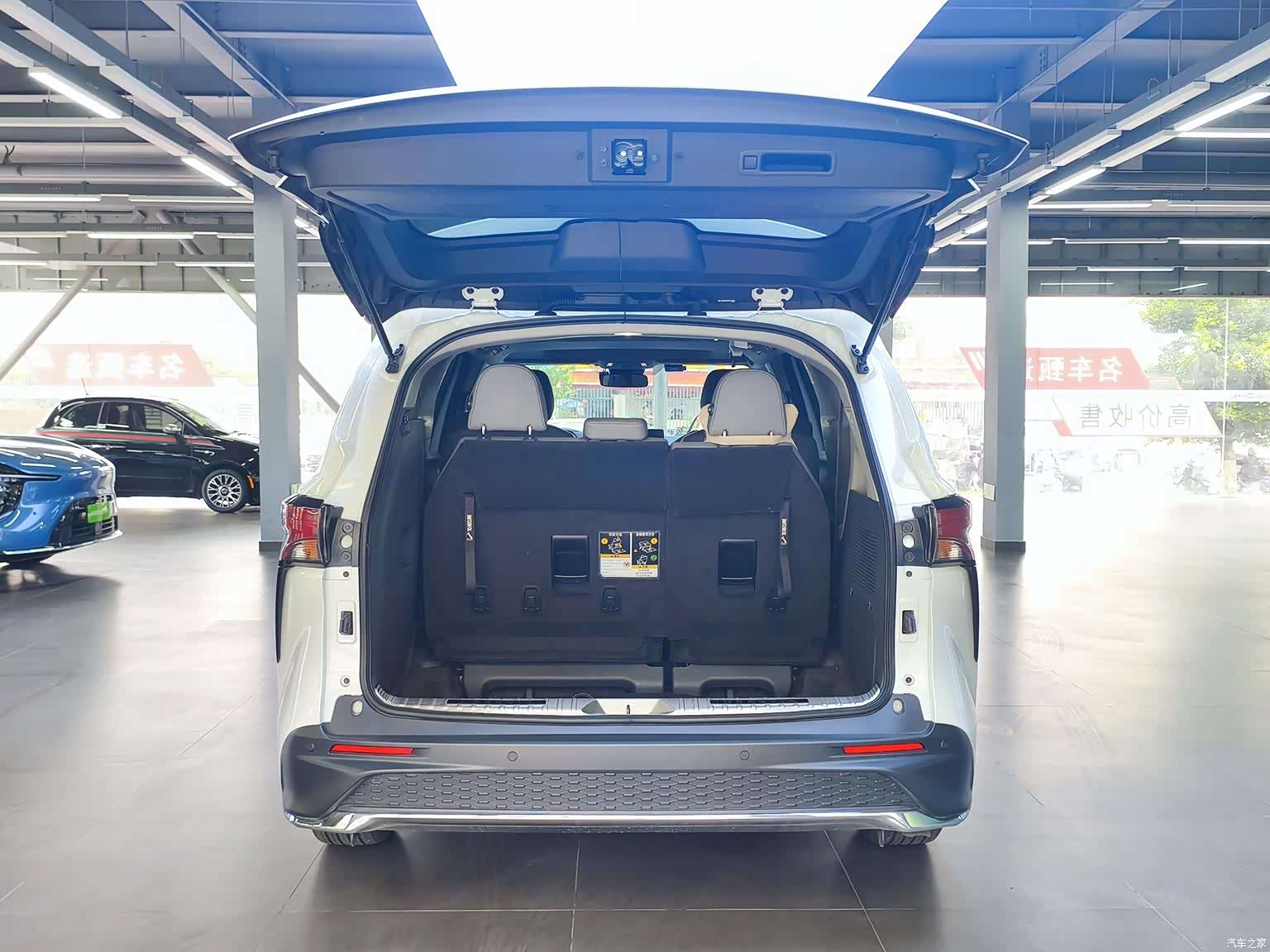 Toyota Granvia, 2024 15