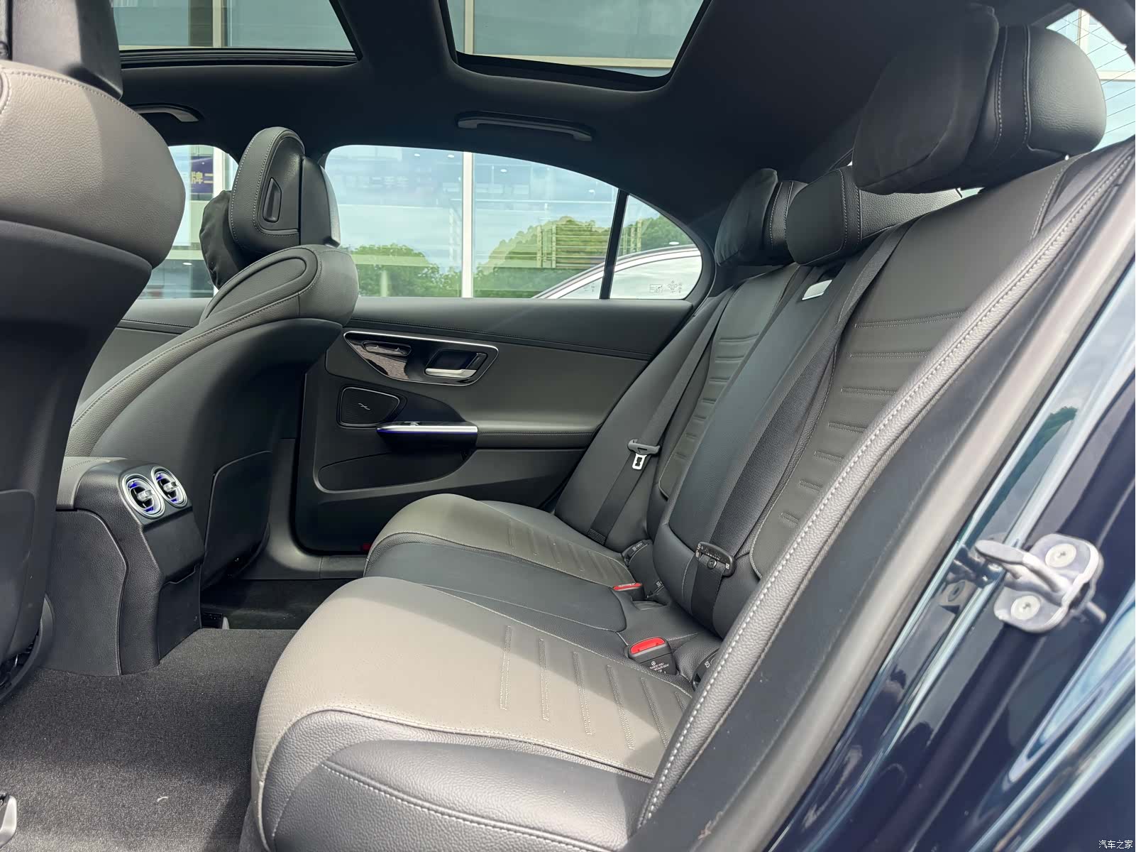 Mercedes-Benz C-Class, 2026 15