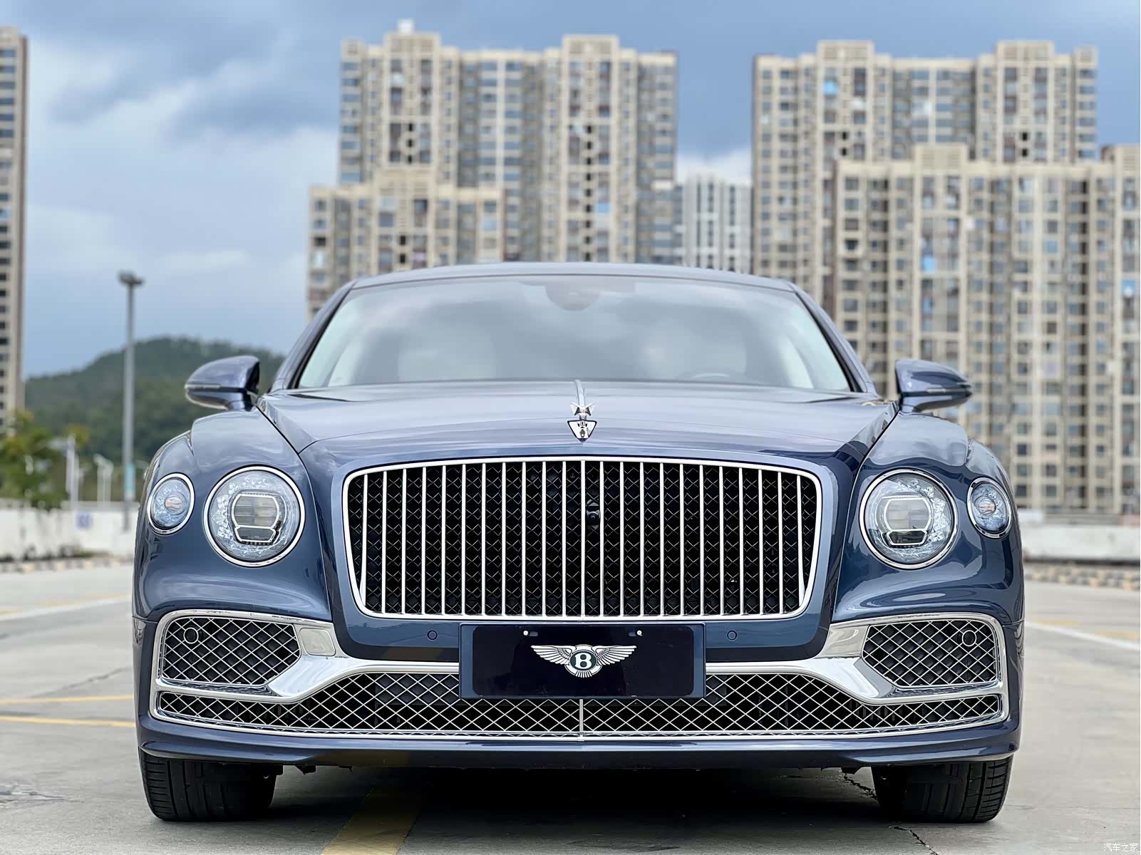 Bentley Flying Spur, 2022 2