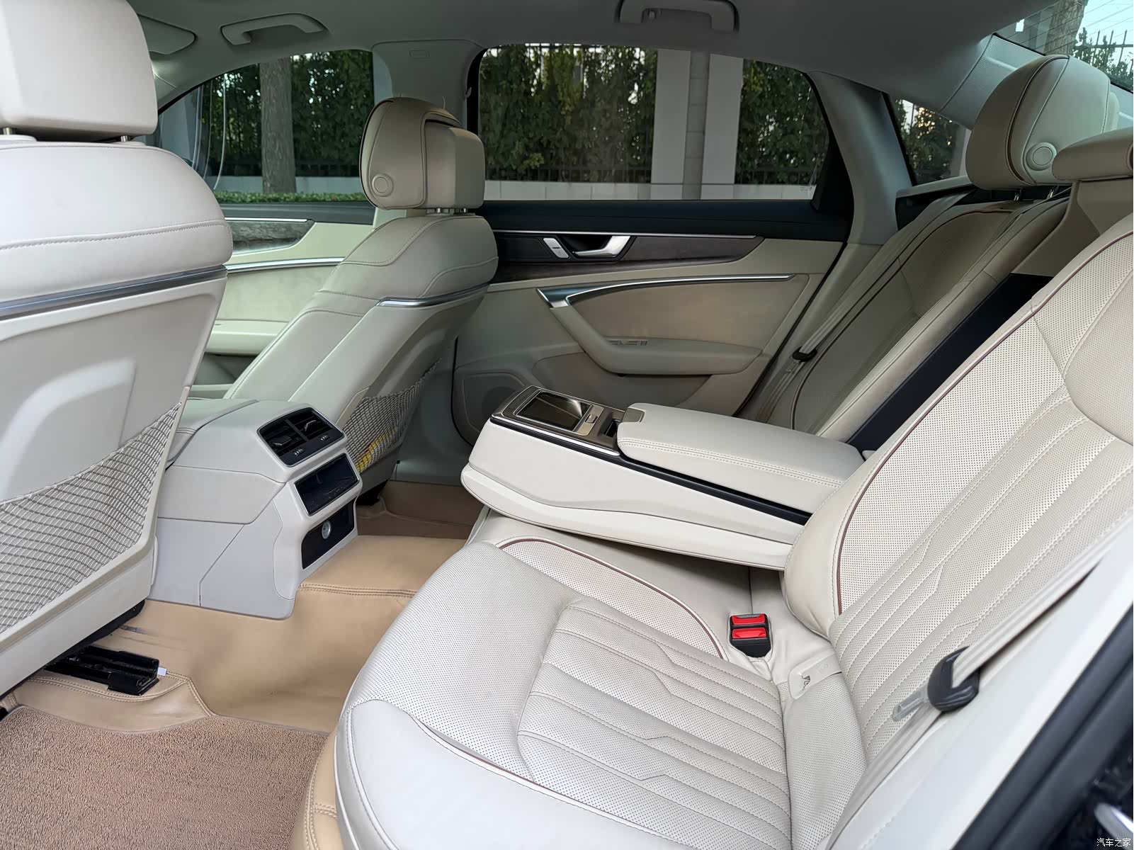 Audi A6L, 2019 9