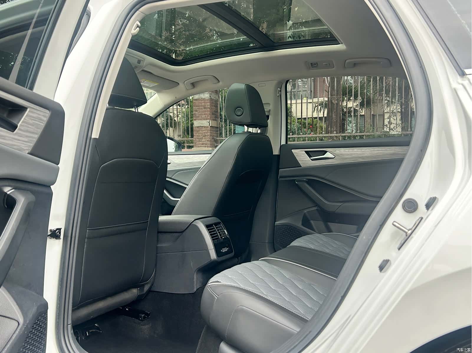 Volkswagen Sagitar, 2023 10