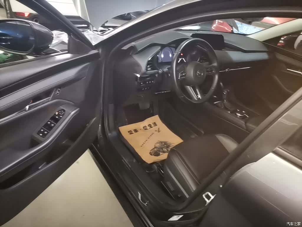 Mazda Mazda3, 2022 16