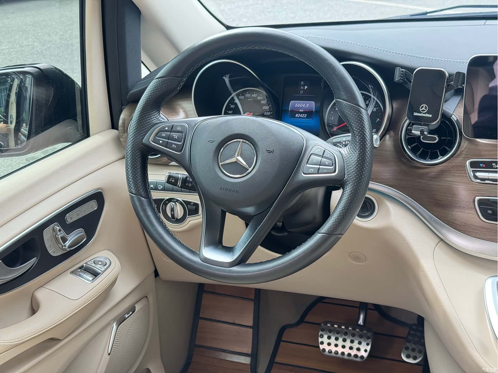 Mercedes-Benz V-Class, 2021 14