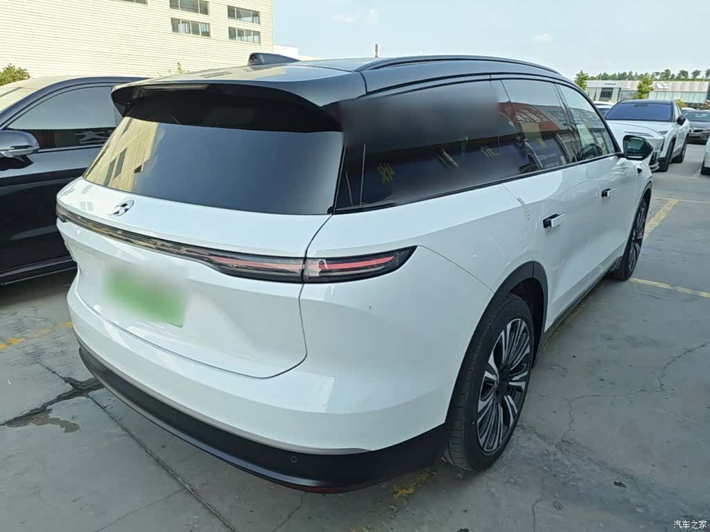 NIO ES8, 2023 7
