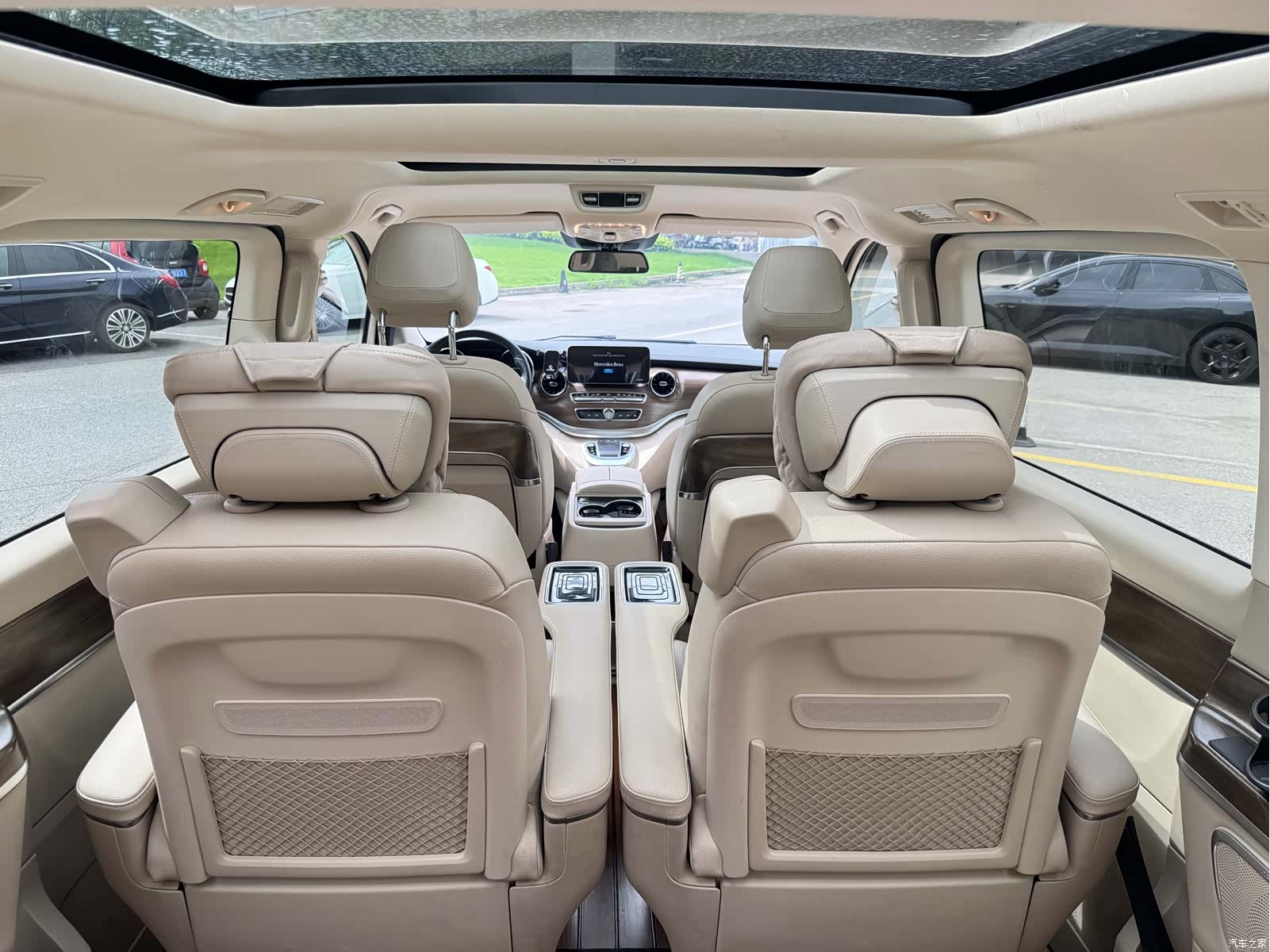 Mercedes-Benz V-Class, 2021 16