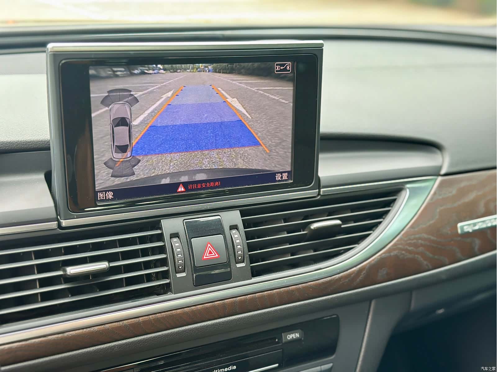 Audi A6L, 2012 27