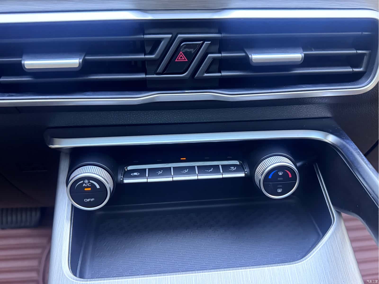 Geely Coolray, 2023 19