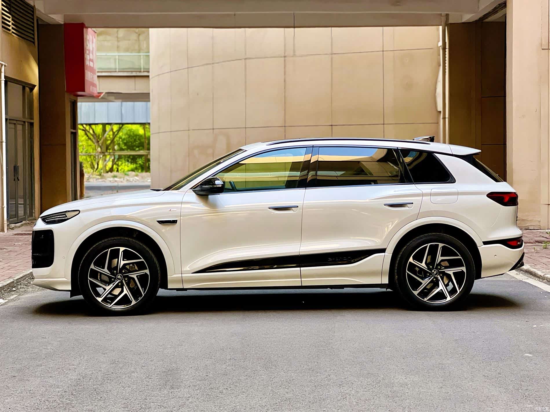 Audi e-tron, 2025 4