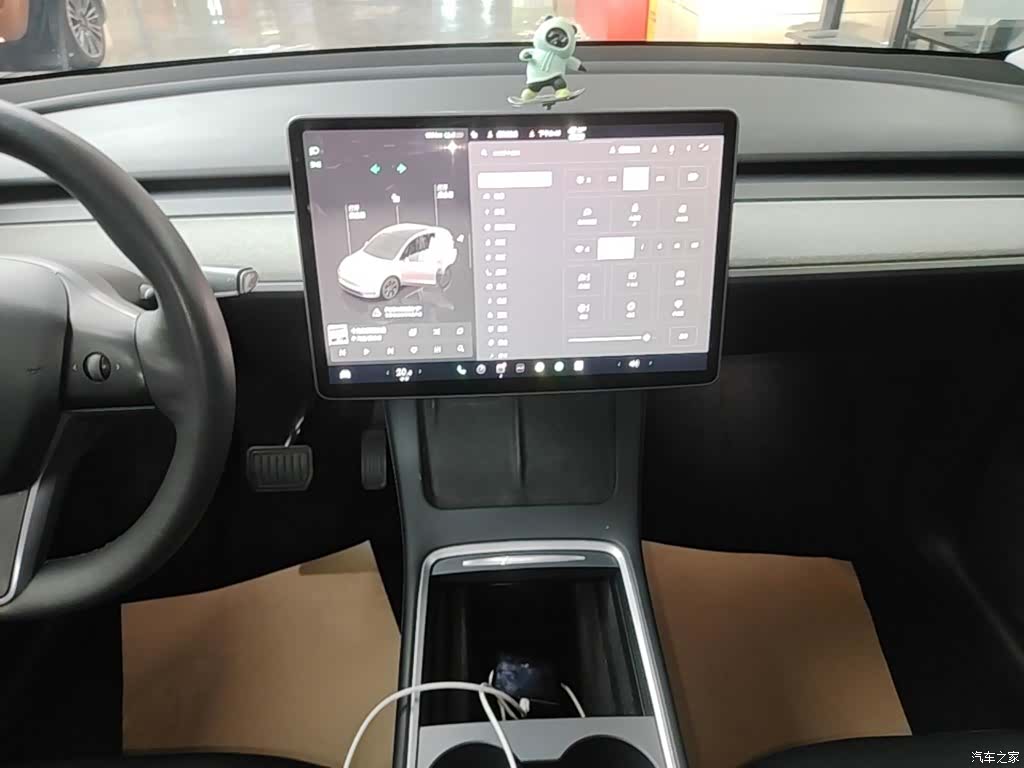 Tesla Model Y, 2023 13