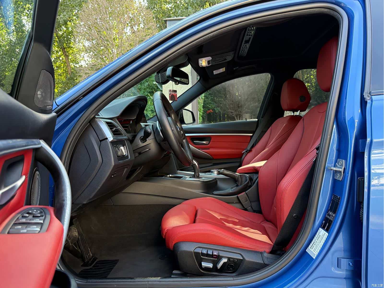 BMW 3 Series, 2018 все фото