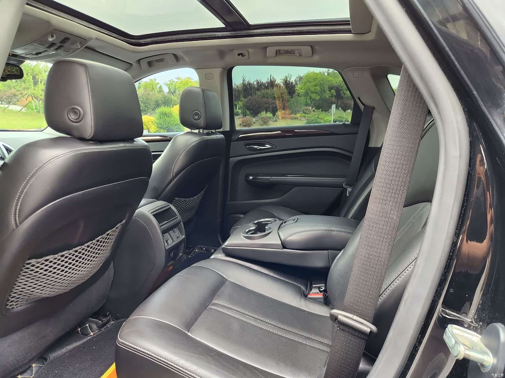 Cadillac SRX, 2012 10
