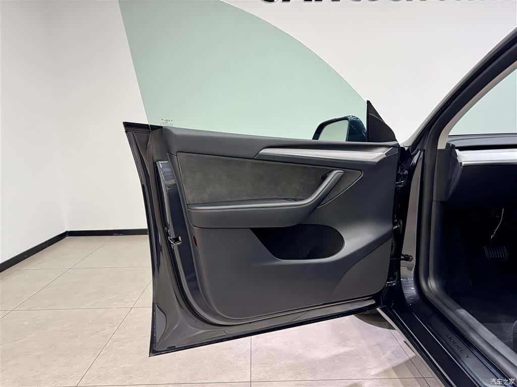 Tesla Model Y, 2024 15