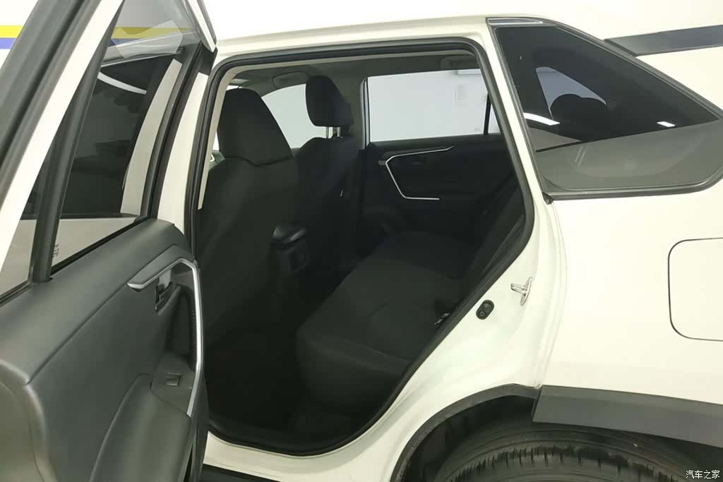 Toyota RAV4, 2020 11