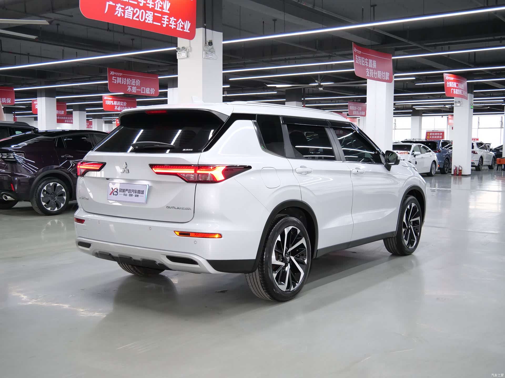 Mitsubishi Outlander, 2023 все фото