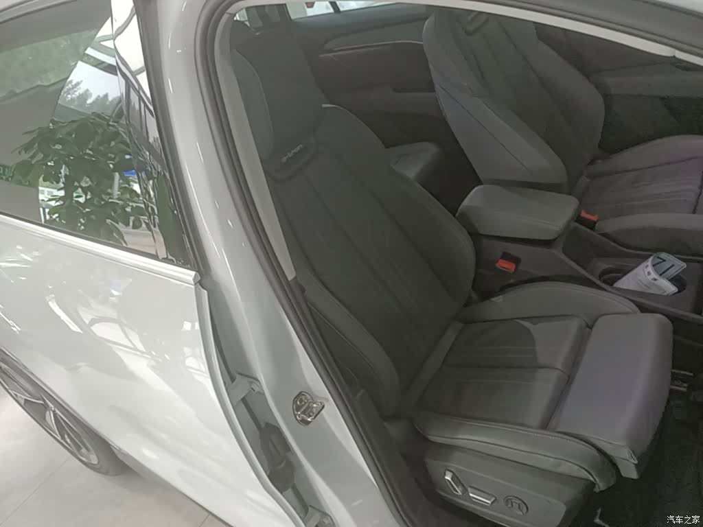 Audi Q5 e-tron, 2022 19