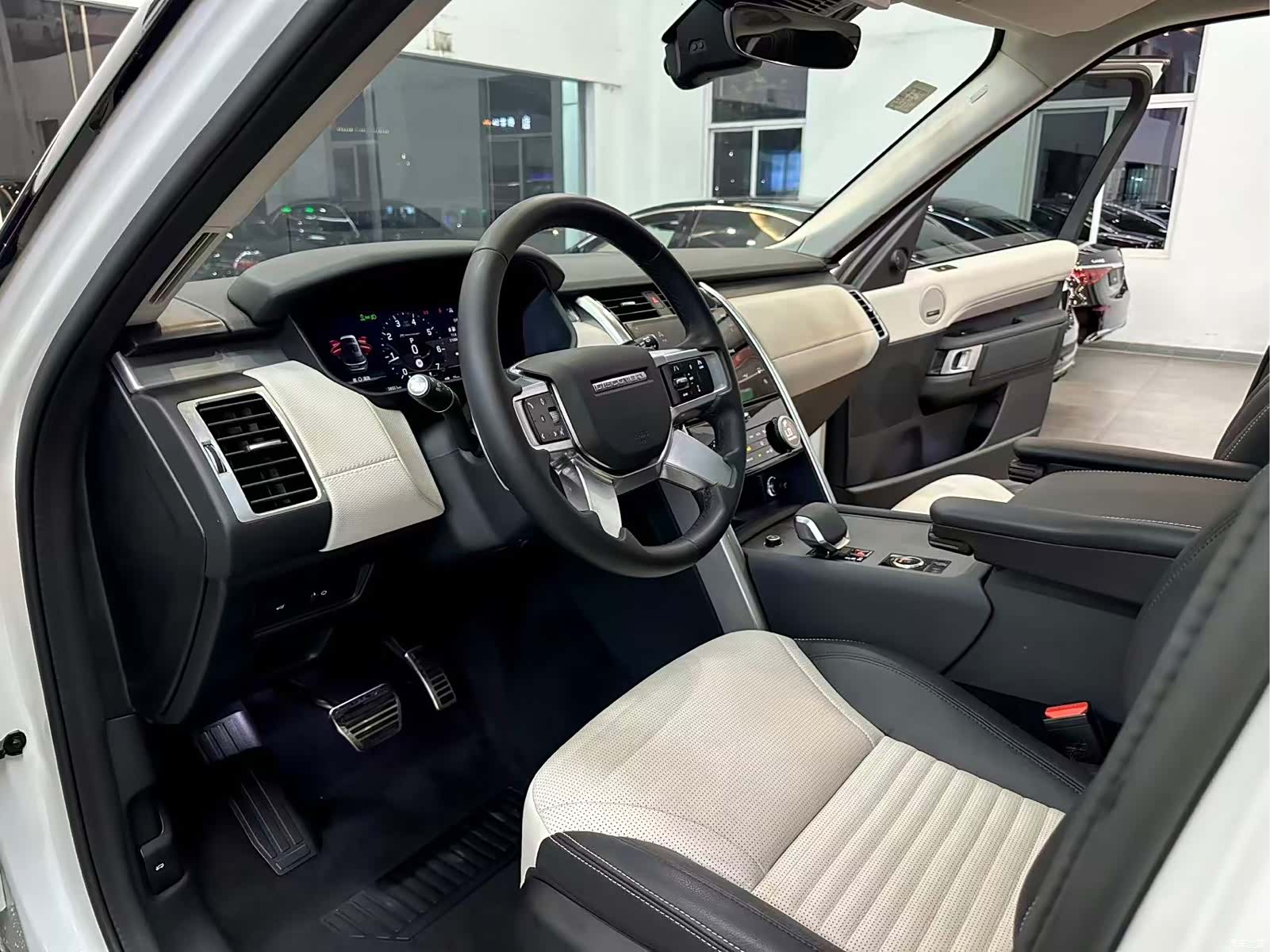 Land Rover Discovery, 2023 6