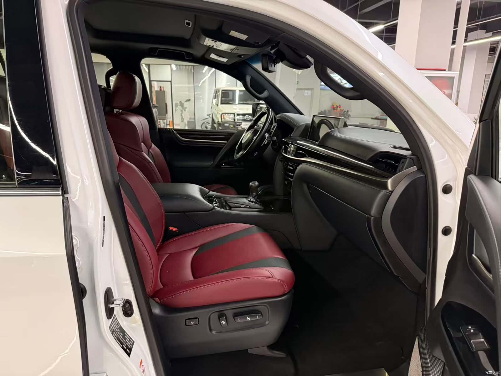 Lexus LX, 2020 9
