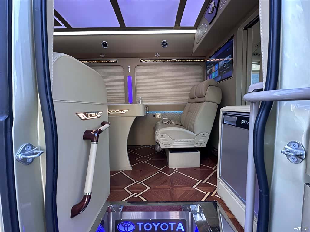 Toyota Coaster, 2025 13