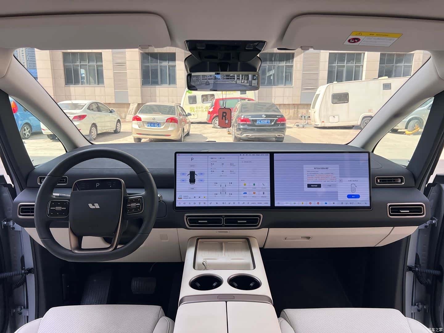 Li Auto MEGA, 2025 12