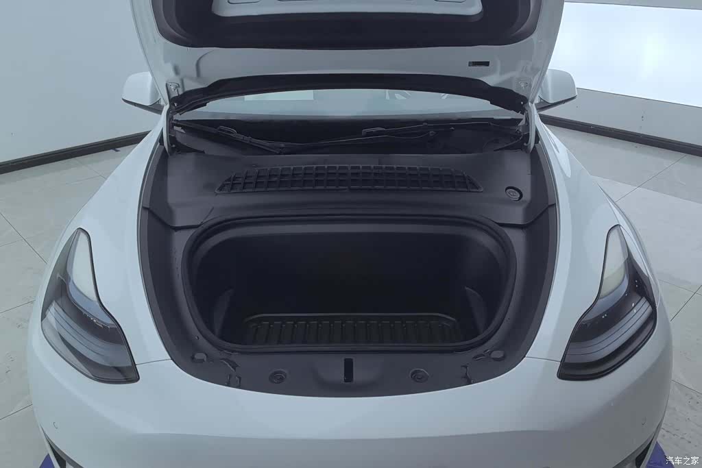 Tesla Model Y, 2023 10