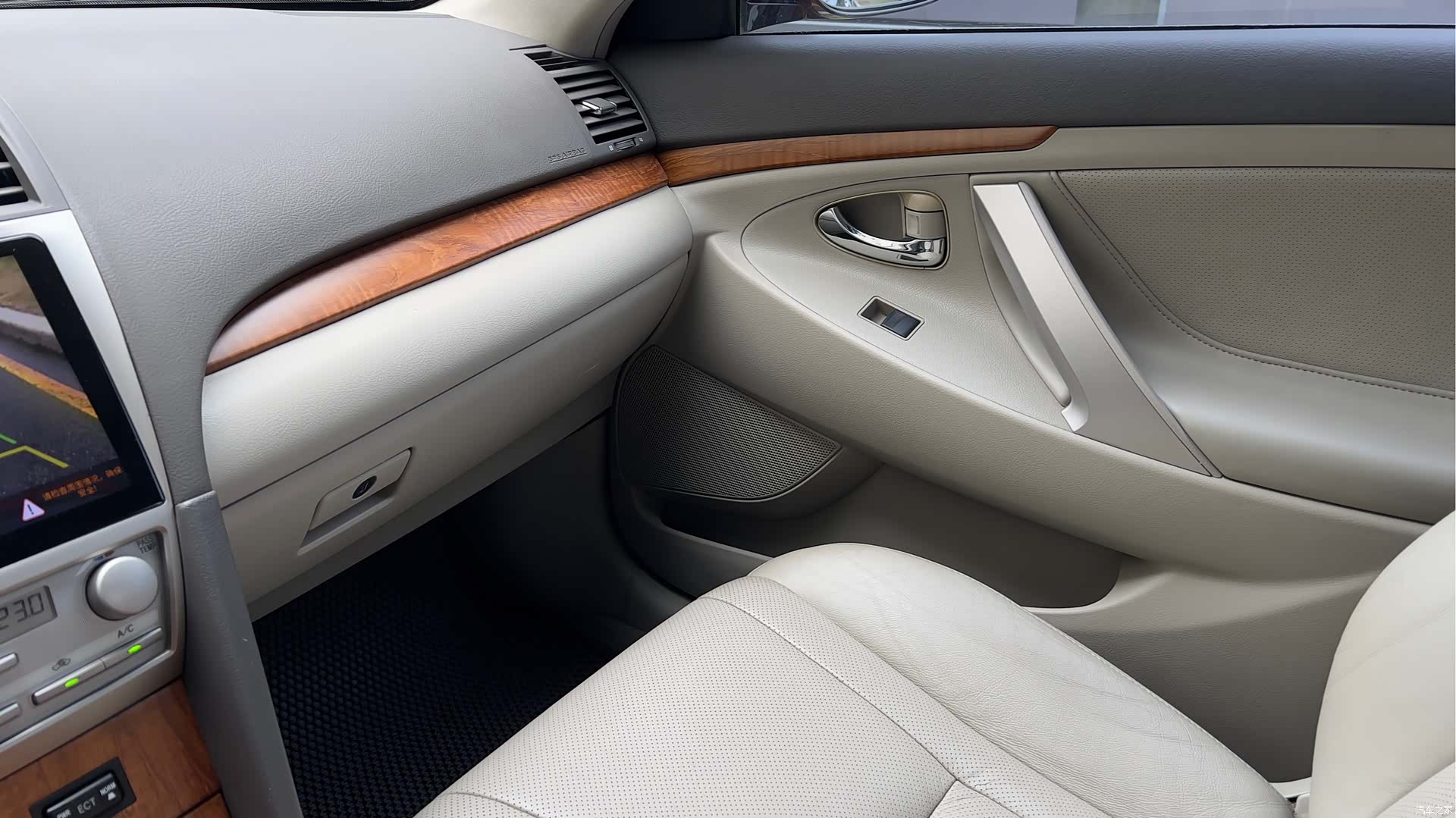 Toyota Camry, 2011 11