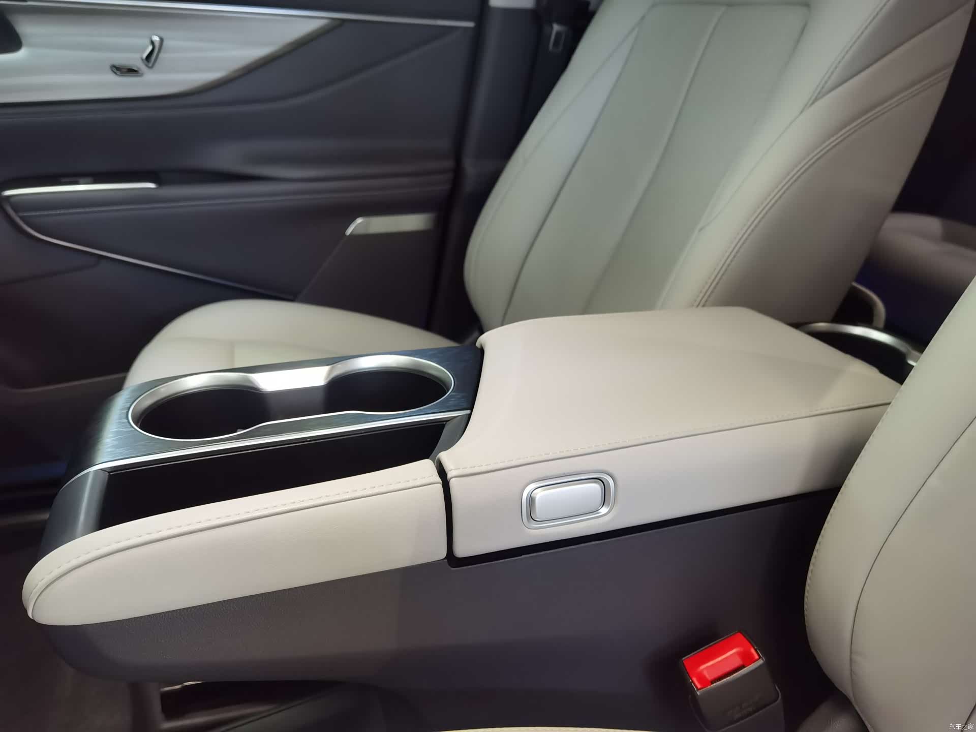 Buick GL8, 2025 8