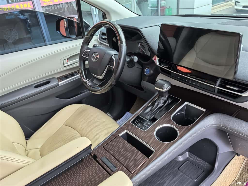 Toyota Sienna, 2022 4