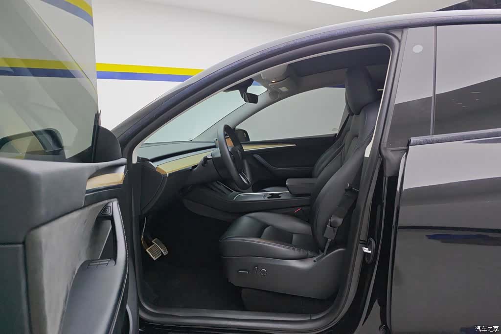 Tesla Model Y, 2023 9