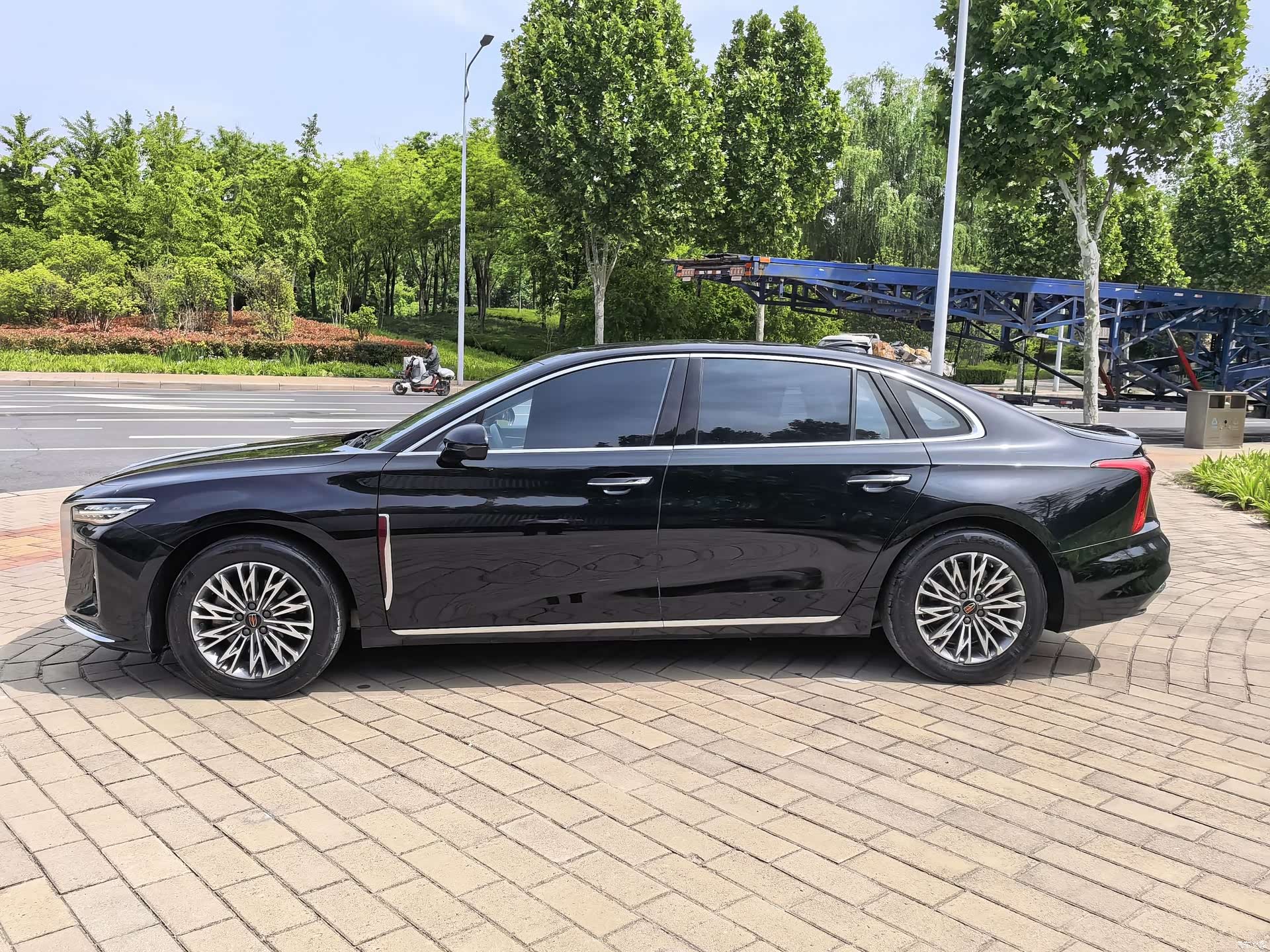 Hongqi H5, 2023 4