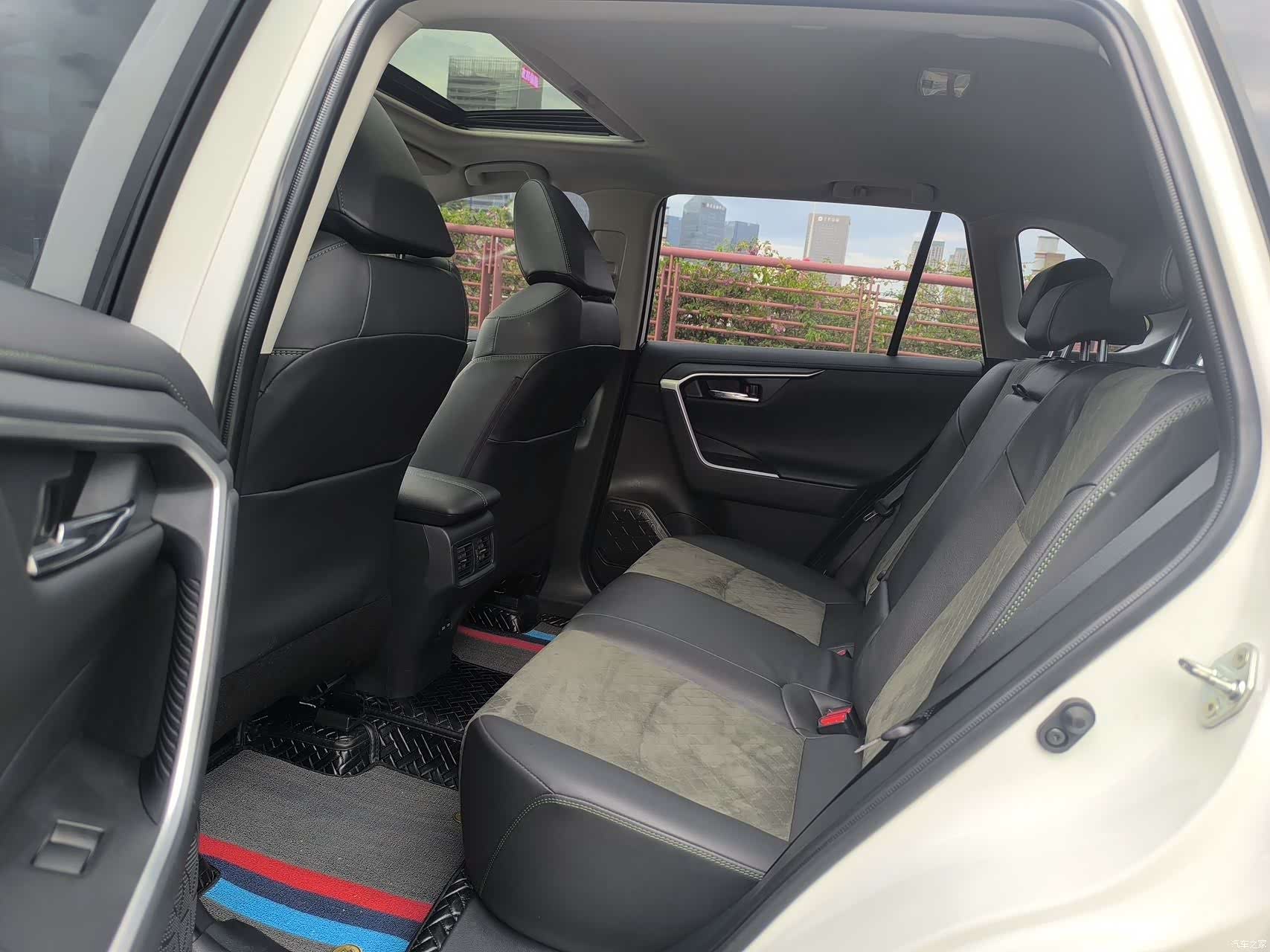 Toyota RAV4, 2023 9