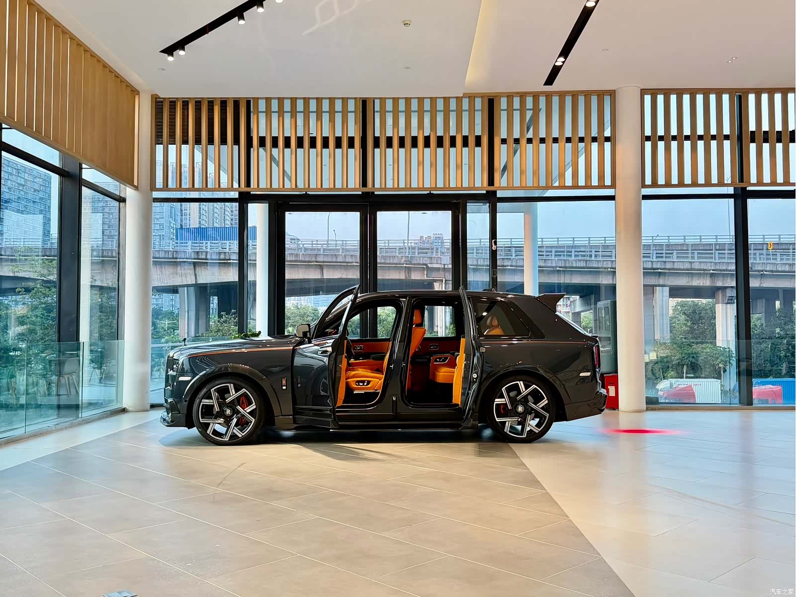 Rolls-Royce Cullinan, 2019 4