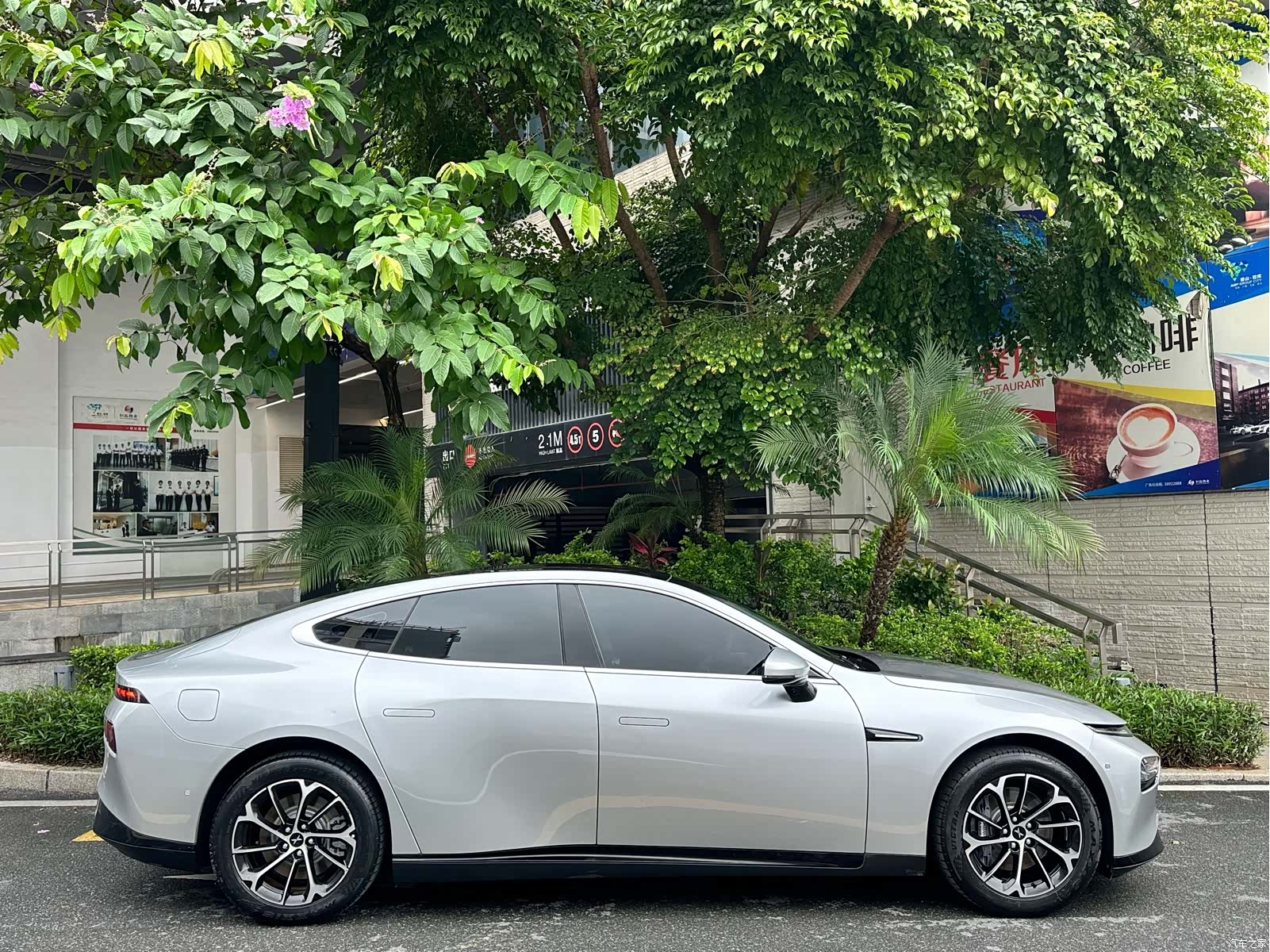 Xpeng P7, 2021 8