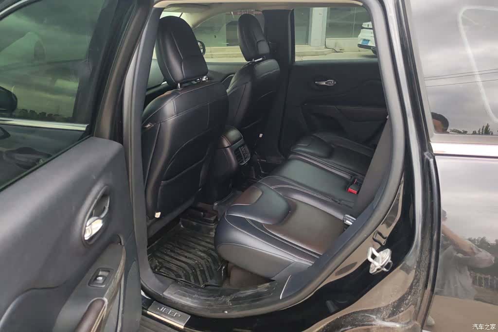 Jeep Cherokee, 2016 11