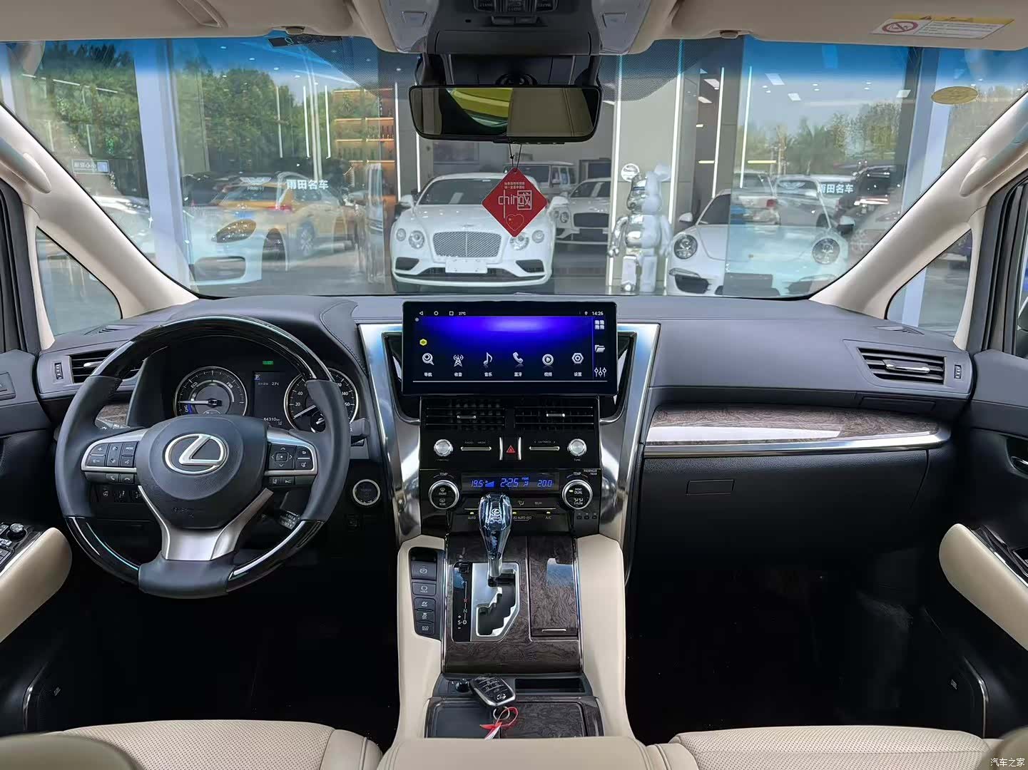 Toyota Alphard, 2019 8