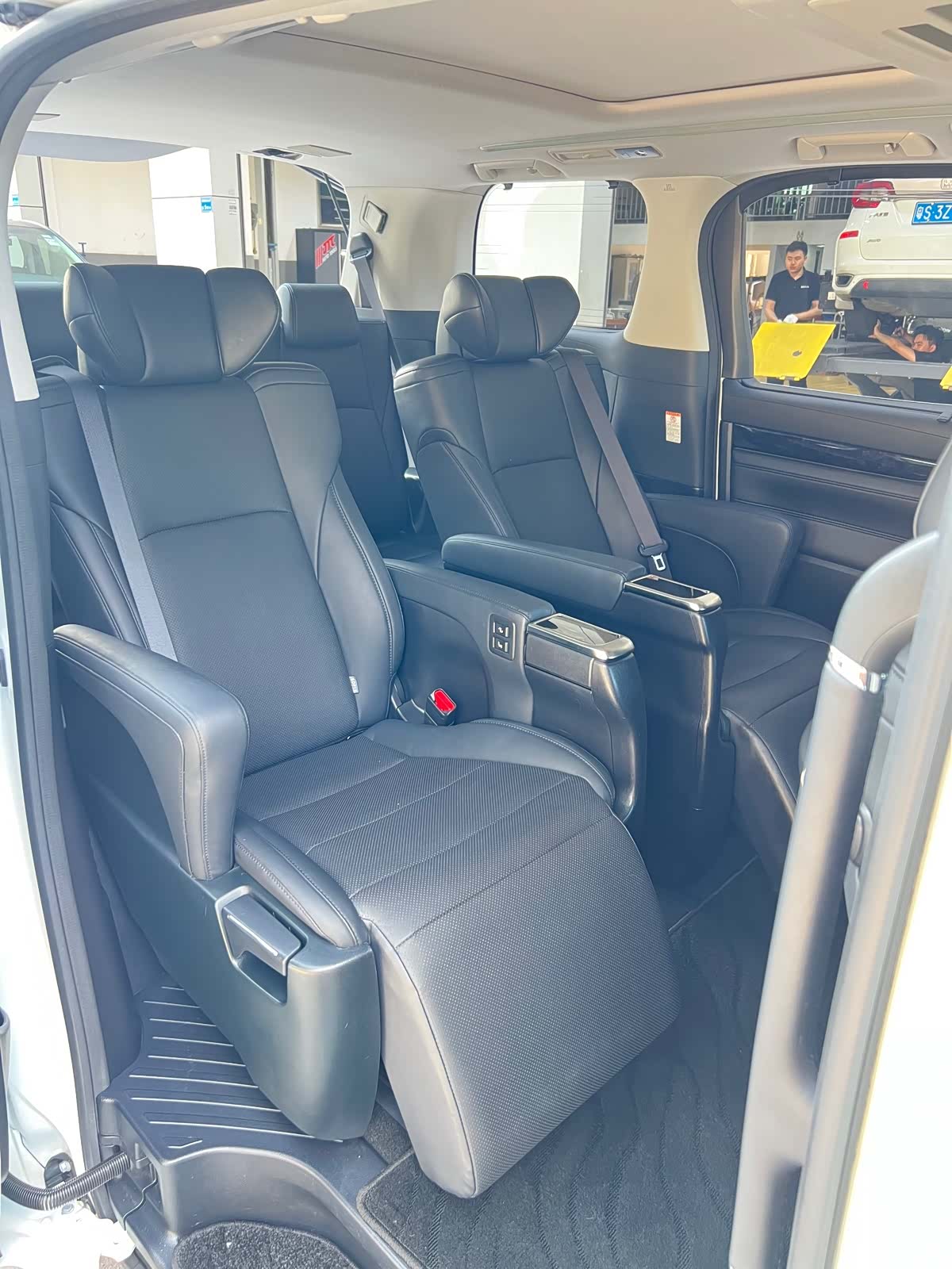 Toyota Vellfire, 2021 26