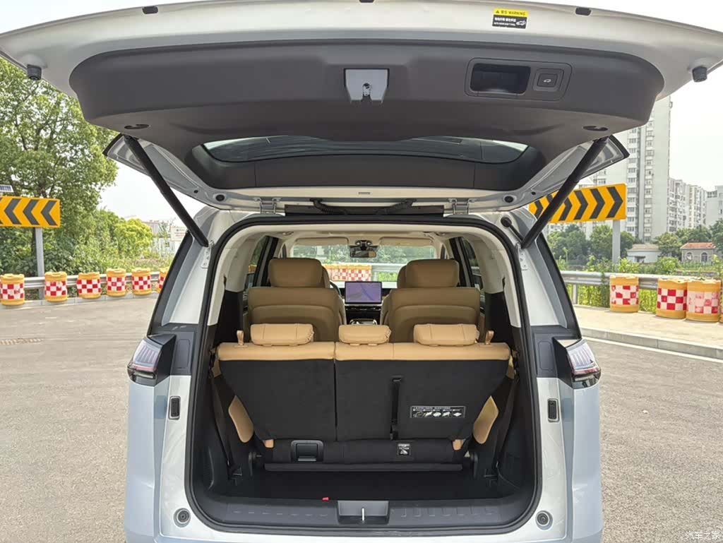 Trumpchi E8, 2024 10