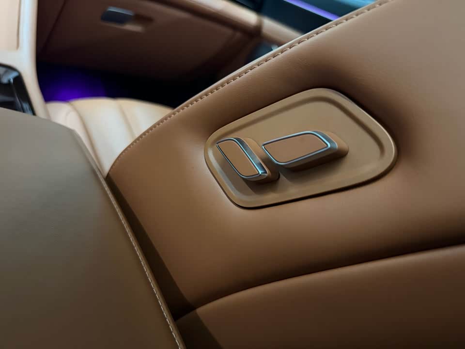 AITO Ask the world M7