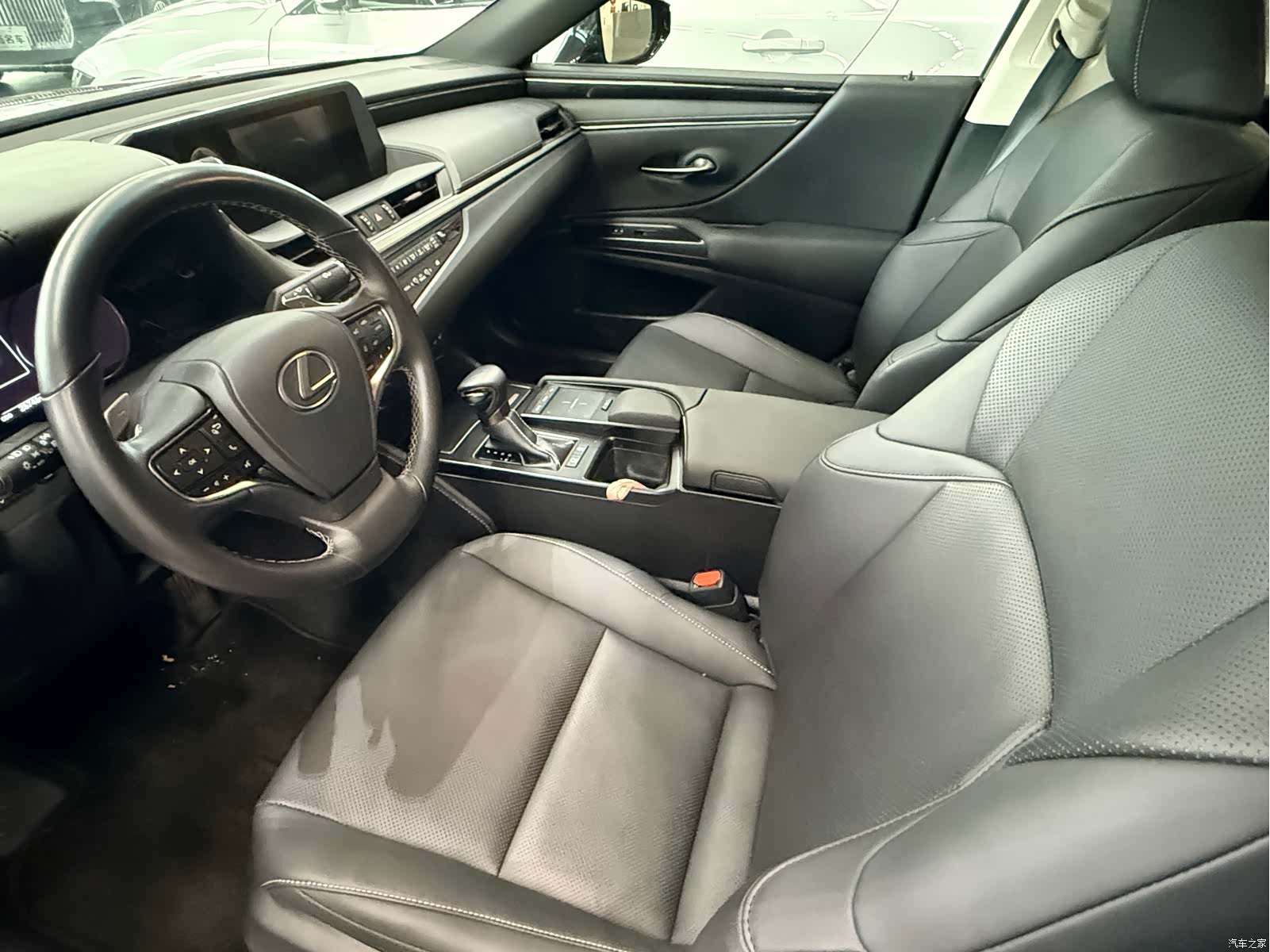 Lexus ES, 2020 7