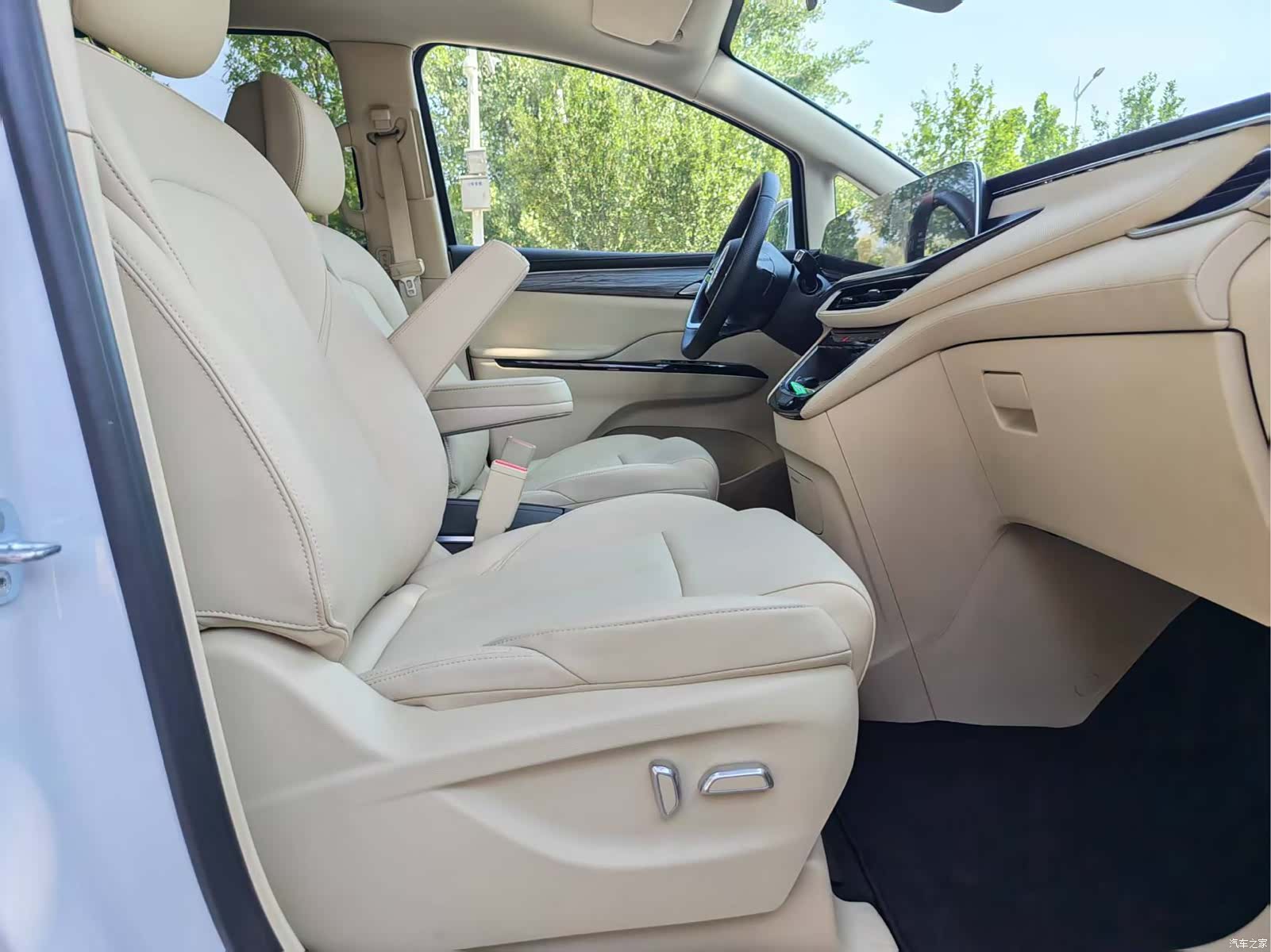 Buick GL8, 2025 37