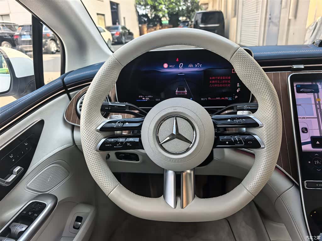 Mercedes-Benz EQE, 2025 12