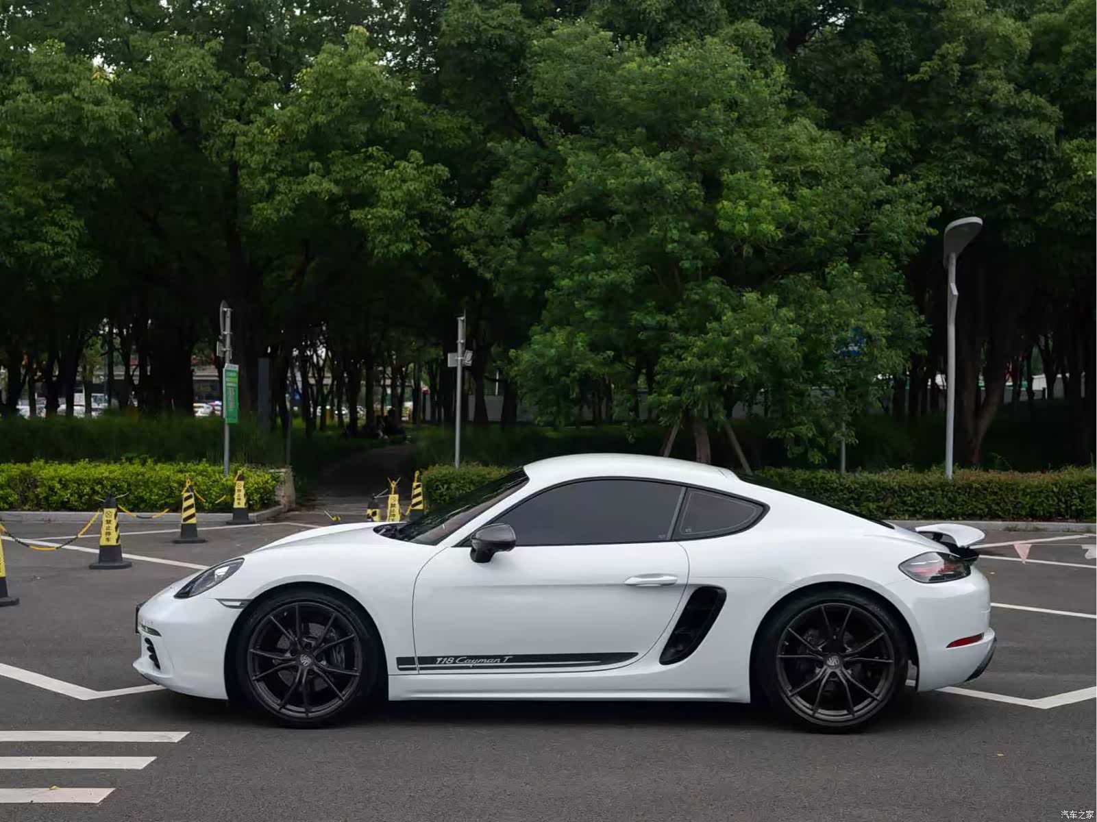 Porsche Cayman, 2021 3
