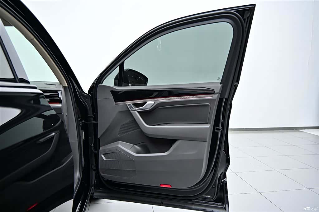 Volkswagen Touareg, 2023 21