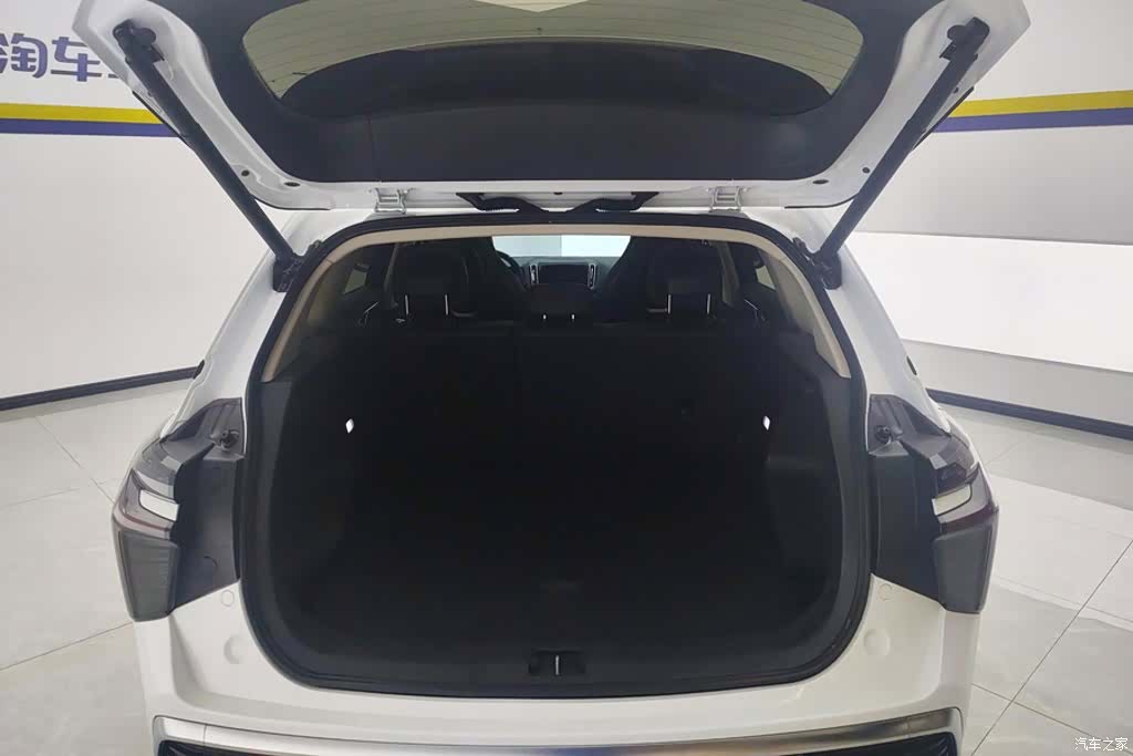 Hongqi HS3, 2024 4
